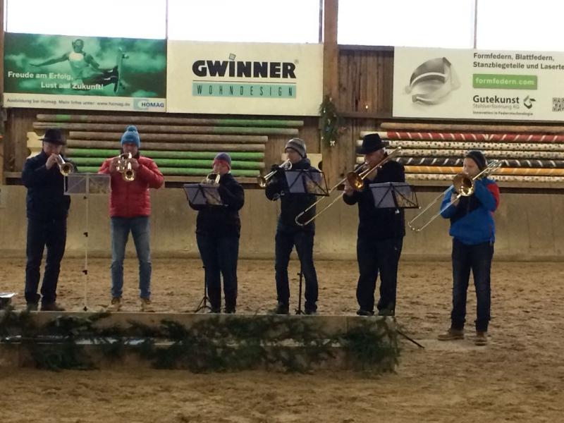 Bläser des Posaunenchors Göttelfingen unterstützten aus musikalischer Sicht