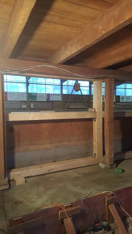 Die Rahmen für die neuen fenster stehen bereits