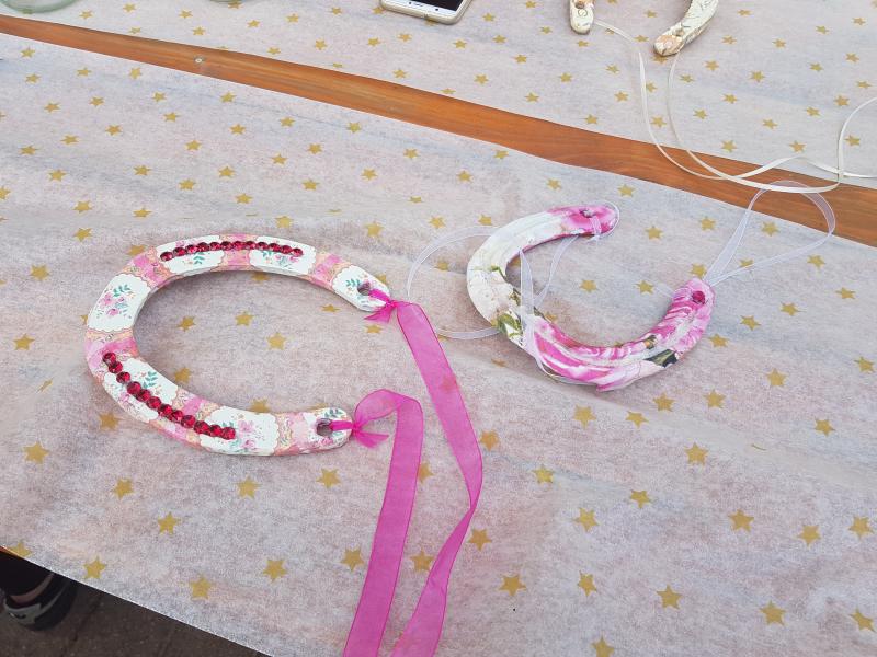 Es wurden hübsche Hufeisen gebastelt